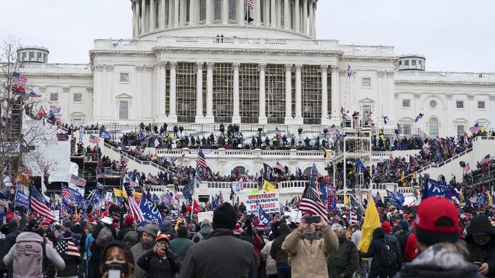 Pendukung Donald Trump Geruduk Gedung Capitol, Situasi Chaos