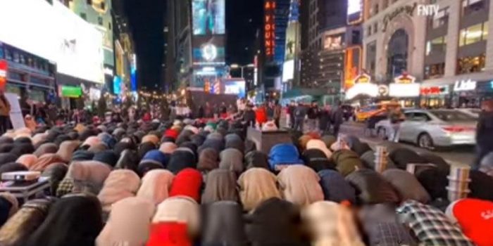 Pertama dalam Sejarah, Sholat Tarawih di Time Square, Begini Kata Imam Islamic Center of New York