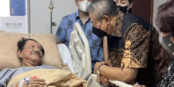 Yudhoyono Kunjungi Mantan Kepala BIN di Rumah Sakit
