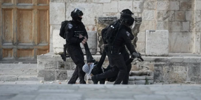 Serangan Baru Rezim Zionis di Al-Aqsa, Warga Palestina Terluka