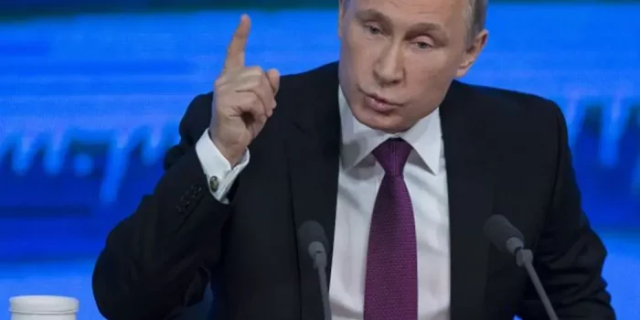 Vladimir Putin Menuju Timur Tengah Diapit 4 Jet Tempur Rusia