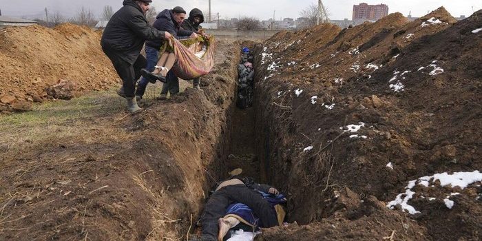 Ratusan Korban Operasi Militer Khusus di Ukraina Dikubur Secara Massal