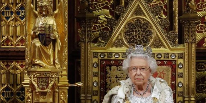 Mitos Berlian Mahkota Ratu Elizabeth II