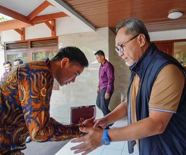 DPP PAN Wali Kota Solo Gibran Rakabuming Raka bertemu Ketua Umum PAN Zulkifli Hasan di Kompleks Widya Chandra, Jakarta Selatan, Sabtu (21/10/2023).