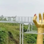 Jembatan Kaca di Banyumas Roboh, 1 Orang Wisatawan Tewas