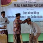 Ketua Umum Partai Solidaritas Indonesia (PSI) Kaesang Pangarep melakukan safari politik ke Pondok Pesantren (Ponpes) Gedongan, Sabtu, 21 Oktober. (Foto via Antara)