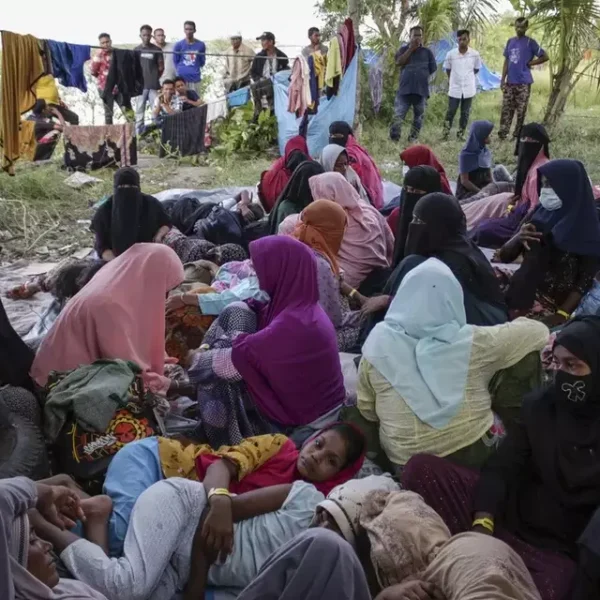 Hampir 1.000 Pengungsi Rohingya Tiba dengan Perahu di Aceh dalam Satu Minggu