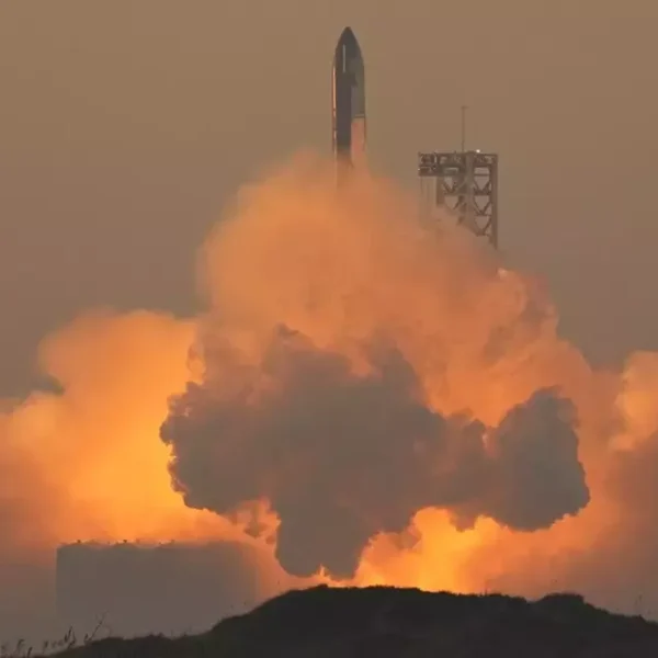 Roket SpaceX Berakhir dengan Ledakan
