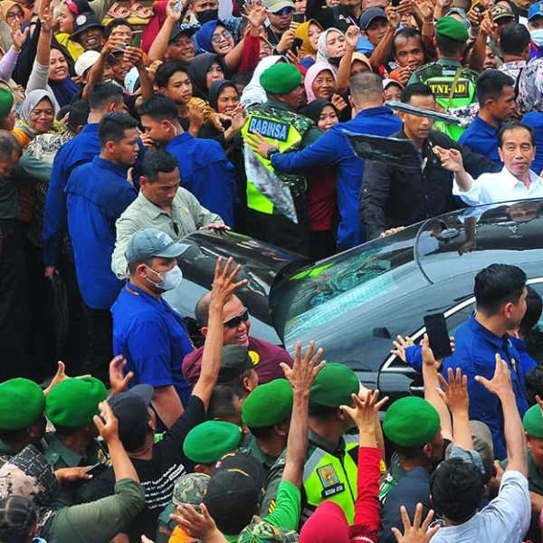 Strategi Politik Jokowi Sambangi Ketua Umum Partai Politik dan Blusukan di Kandang Banteng