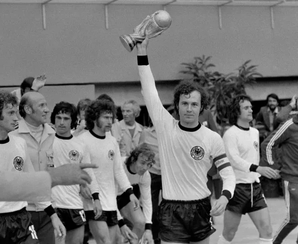 Franz Beckenbauer, 'Der Kaiser' Legenda Libero Meninggal di Usia 78 Tahun