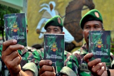 Pastikan Pemilu 2024 Damai, Buku Saku Netralitas TNI untuk Prajurit