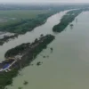 Dipicu Tanggul Sungai Wulan Jebol Rendam 38 Desa, Banjir 5 Hari Belum Surut, Jalan Nasional di Demak Lumpuh Total