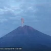 Semeru Alami Peningkatan Aktivitas Vulkanik, Muntahkan Lava Pijar hingga Letusan Asap Setinggi 1 Kilometer