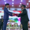 Jokowi Sematkan Pangkat Kehormatan Jenderal TNI Menhan Prabowo Subianto