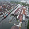 15 Rangkaian Kereta Api Lintas Utara Putar Lewat Jalur Selatan Terdampak Banjir Genangi 3 Petak Jalan di Daop 4 Semarang