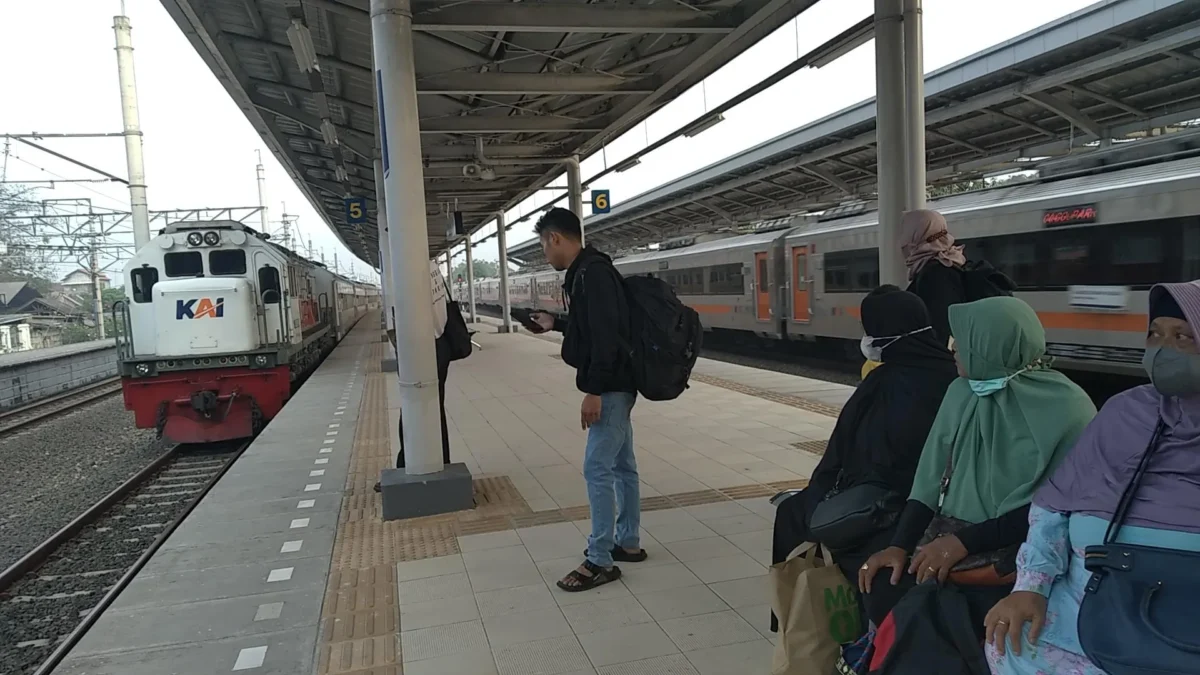 Kereta Api Indonesia: Penjualan Tiket KA Jarak Menengah-Jauh Periode Idul Fitri 2024 Terjual 1,2 Juta Kursi