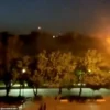 Rekaman yang belum dikonfirmasi dan dibagikan di media sosial menunjukkan tembakan anti-pesawat menyerang kota
