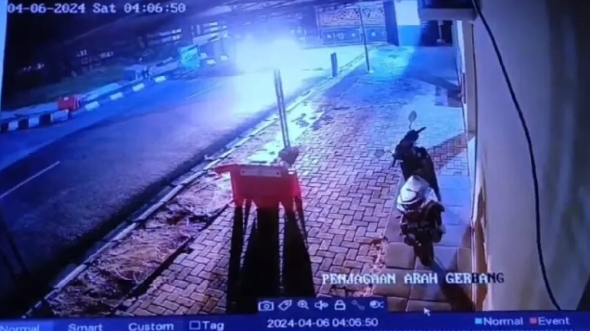 Penembakan oleh orang tak dikenal di Markas Komando Polda Lampung /Tangkapan layar CCTV Polda Lampung/