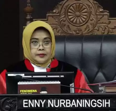 Hakim Mahkamah Konstitusi, Enny Nurbaningsih