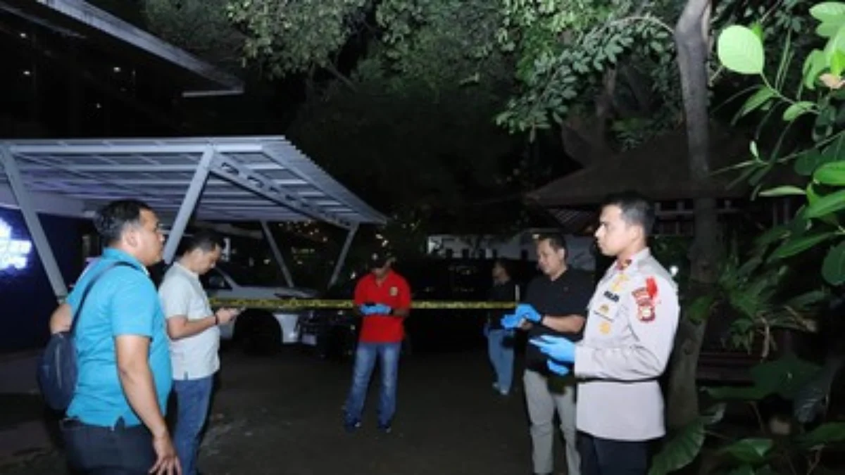 Lokasi penemuan mayat seorang polisi yang tewas dengan luka tembak di kepala di sebuah rumah kawasan Mampang,