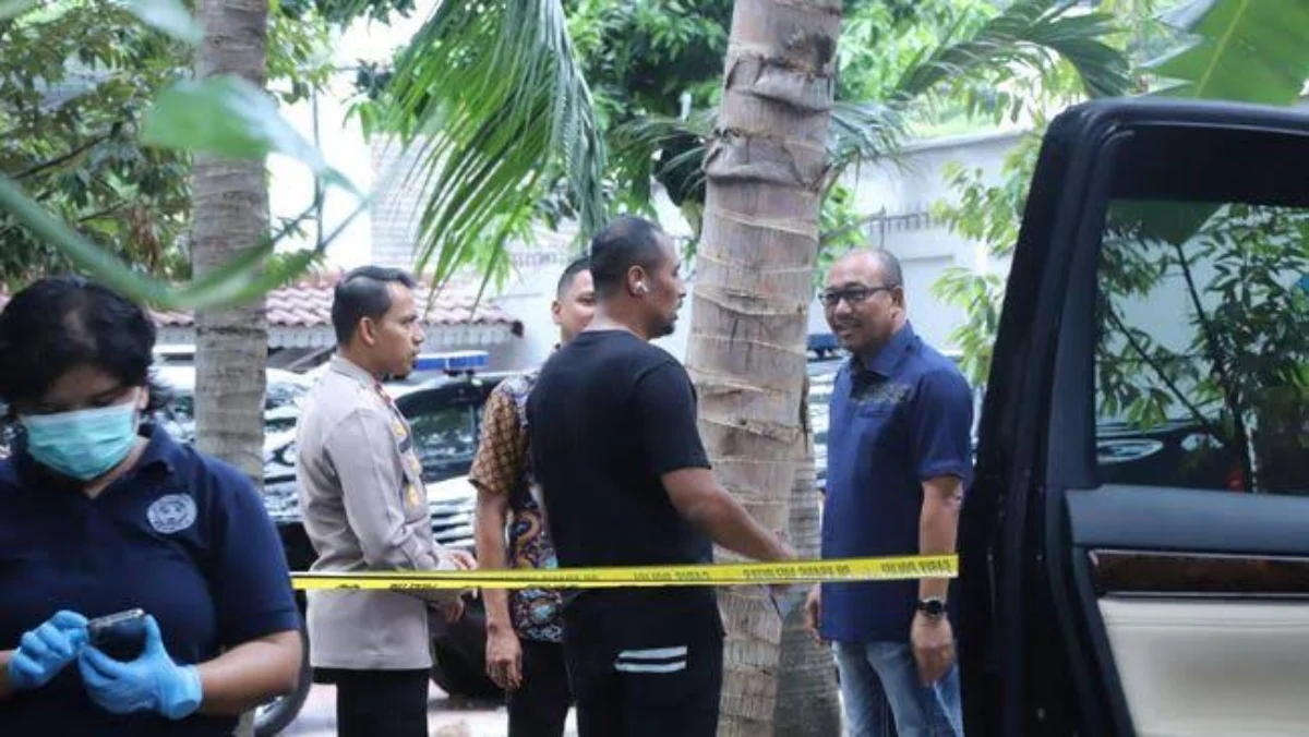Brigadir RAT ditemukan meninggal dengan luka tembak di dalam mobil di halaman rumah kawasan Mampang, Jakarta S