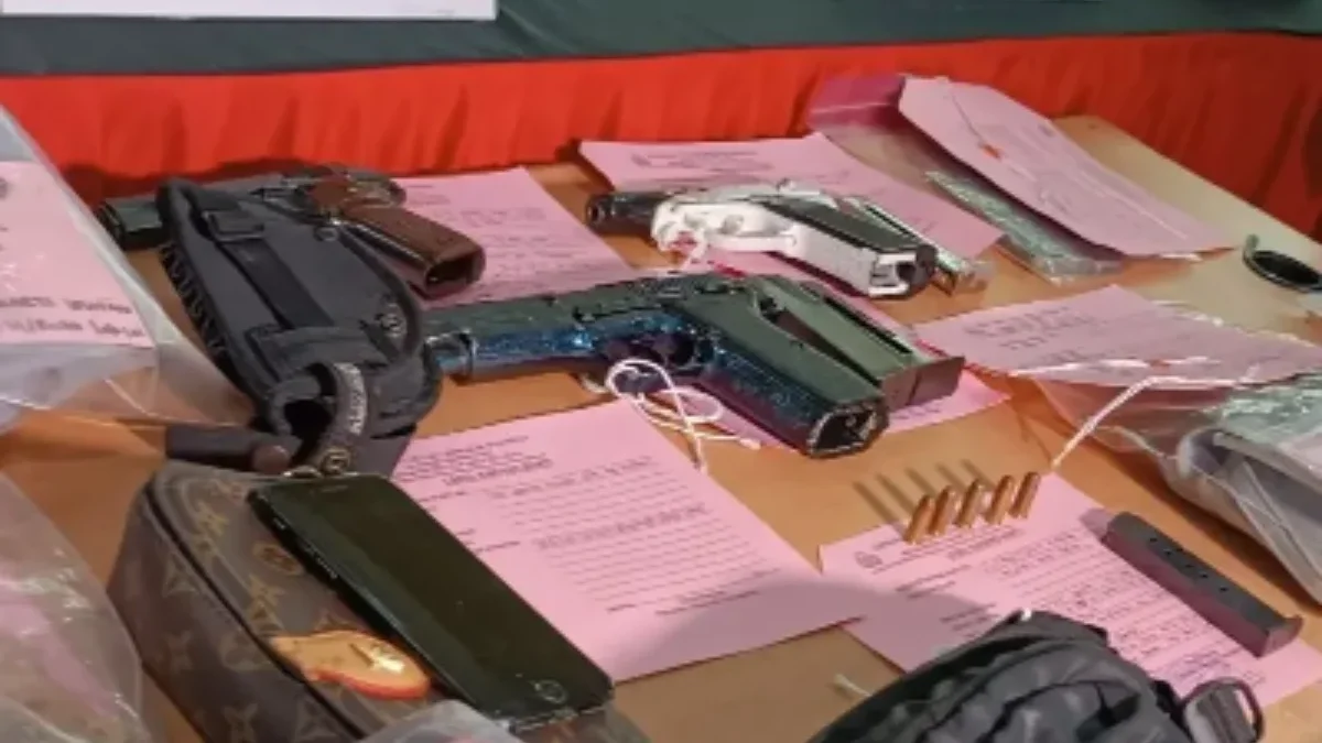 Barang bukti senjata api yang disita dari 2 pelaku pembunuhan ABG di Senopati Jaksel (Foto: Antara/Khaerul Iza