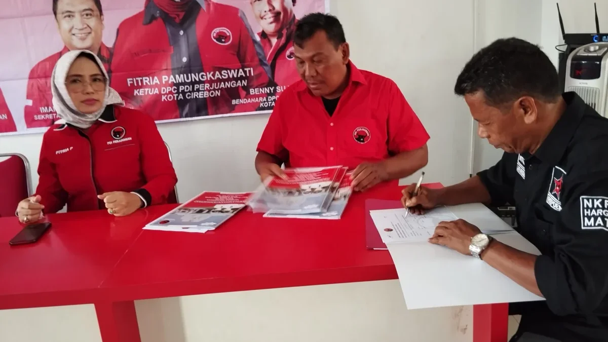 Jafarudin sebagai kader PDI Perjuangan dan Ketua Organisasi Repdem Kota Cirebon tersebut datang ke kantor DPC