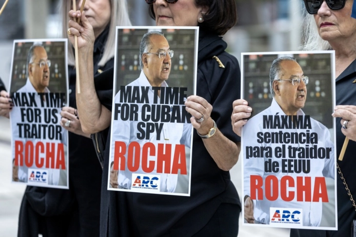 Rocha mengakui dirinya terlibat dengan badan intelijen Kuba sejak tahun 1973 hingga saat penangkapannya, yang