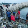 Sosok mayat perempuan terbungkus kardus ditemukan pengunjung di Dermaga Ujung Pulau Pari, Kepulauan Seribu Sel