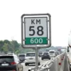 Kecelakaan lalu lintas di jalur contra flow di kilometer (KM) 58 Tol Jakarta-Cikampek pada Senin (8/4/2024).