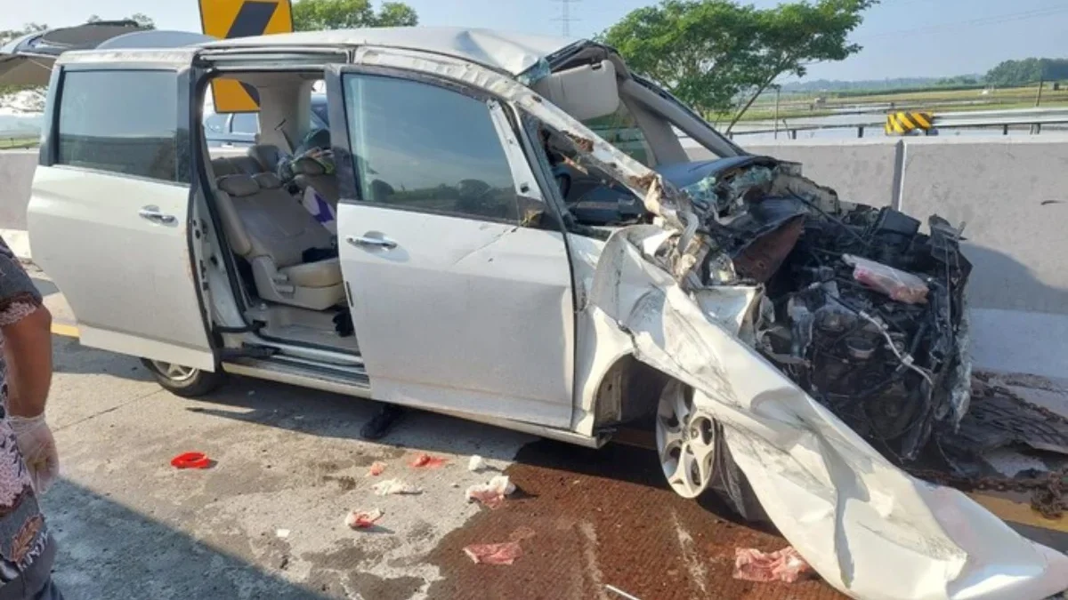 Kondisi Mazda Biante usai kecelakaan (Foto: Ist)