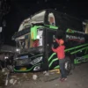 Bus pariwisata yang mengangkut rombongan pelajar SMK asal Depok, Jawa Barat mengalami kecelakaan di jalan turu