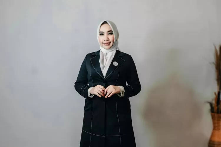 Putri Maya Rumanti yang jadi pengacara keluarga Vina Cirebon. (Instagram / @sahabatpmr_.)