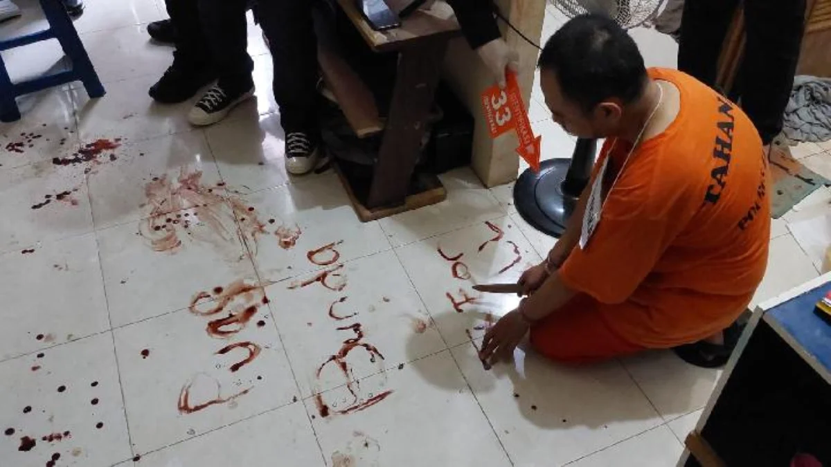 Rekonstruksi kasus pembunuhan 4 anak di Jagakarsa, Jakarta Selatan, yang dilakukan Panca Darmansyah, Jumat 29