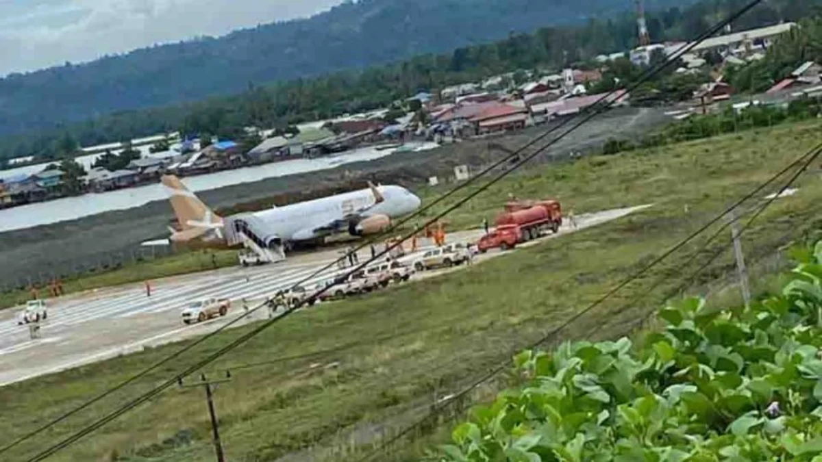 Pesawat Super Air Jet tergelincir saat mendarat di Bandara Weda Bay di Kabupaten Halmahera Tengah, Maluku Utar