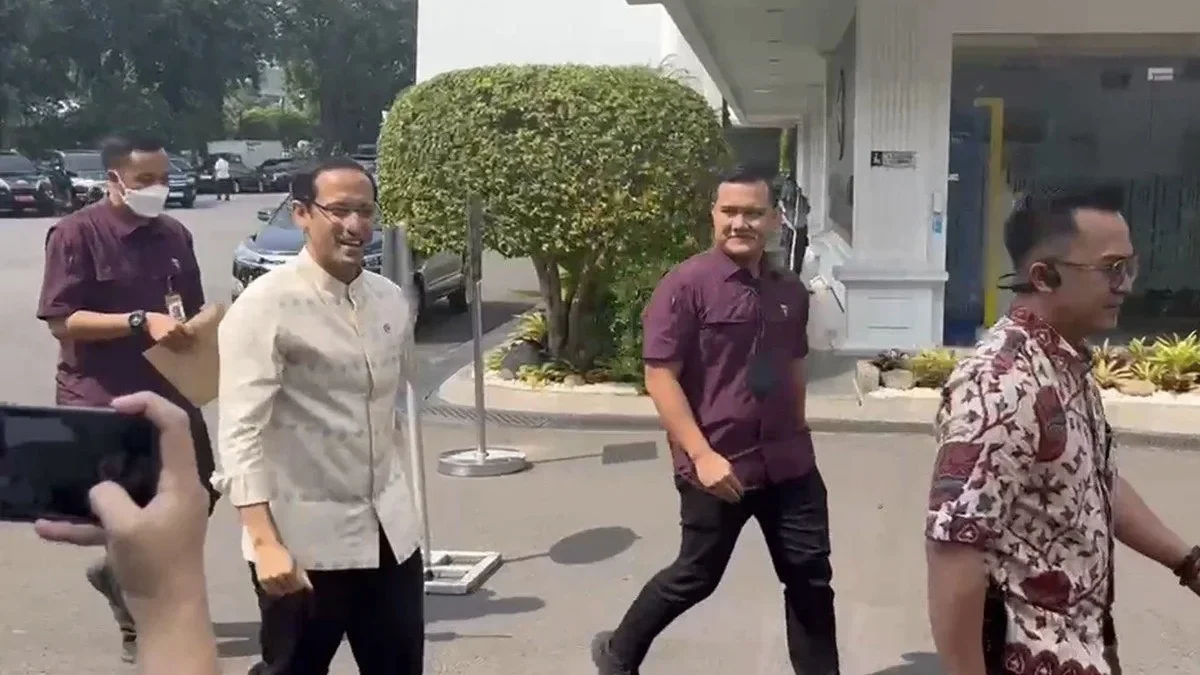 Menteri Pendidikan, Kebudayaan, Riset, dan Teknologi (Mendikbudristek) Nadiem Anwar Makarim tiba di Istana Kep