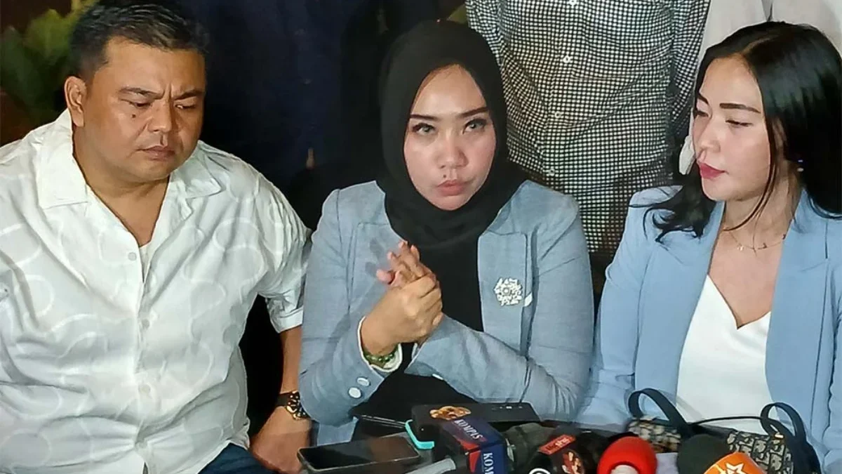 Kuasa hukum keluarga Vina Dewi Arsita atau Vina Cirebon, Putri Maya Rumanti saat konferensi pers di kawasan Ce