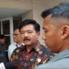 Menkopolhukam Hadi Tjahjanto saat memberikan keterangan kepada wartawan di Jakarta, Selasa (28/5/2024).