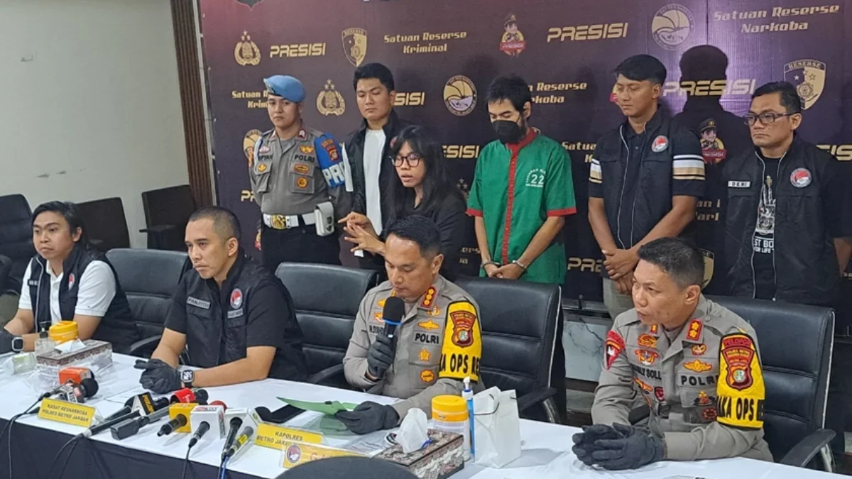 Polres Jakarta Barat menggelar konfrensi pers terkait tersangka Aktor Epy Kusnandar dan Yogi Gamblez di Gedung