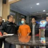 Kapolres Metro Jakarta Utara Kombes Pol Gidion Arif Setyawan menghadirkan pelaku pembunuhan taruna STIP Marund
