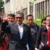 Hasto Kristiyanto Sekjen DPP PDIP saat tiba di Polda Metro Jaya, Selasa (4/6/2024) didampingi beberapa kuasa h