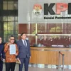 Sekjen PDIP Hasto Kristiyanto tiba untuk menjalani pemeriksaan di Gedung KPK, Jakarta, Senin (10/6/2024).