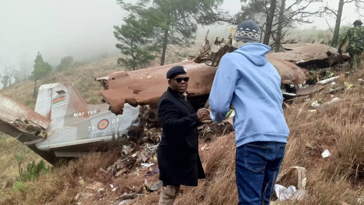 Puing-puing pesawat ditemukan pada Selasa. (Malawi TV)