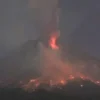 Gunung Merapi kembali mengeluarkan awan panas guguran pada Selasa (18/6/2024) malam. Hembusan awan panas gugur