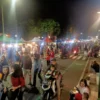 Warga Kota Salatiga memadati pasar rakyat yang digelar Sabtu malam (20/7) sejak pukul 17.00 WIB di Jalan Dipon