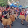 Selebrasi warga Papua di Kirab Budaya Hari Jadi Kota Salatiga ke-1274, Rabu (24/7) (Foto: Bambang Sumantri)